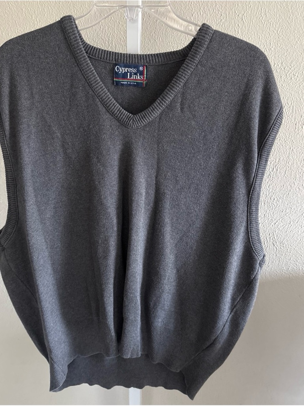 Men's Gray V-Neck Sweater Vest Size XL